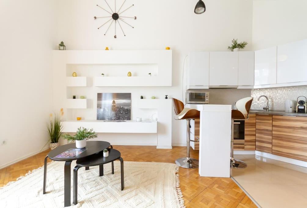 Bright Design Riverside Studio By Nw Budapest Luaran gambar